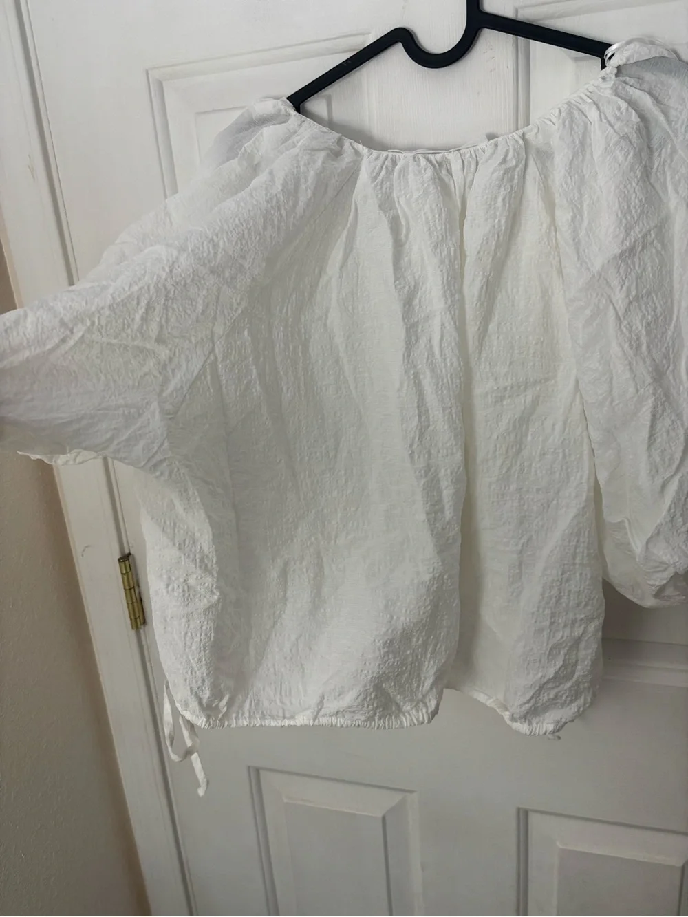 ASTR White Textured Peasant Tie-Hem Blouse